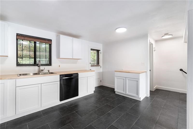129-135 W 8th Street — photo 8