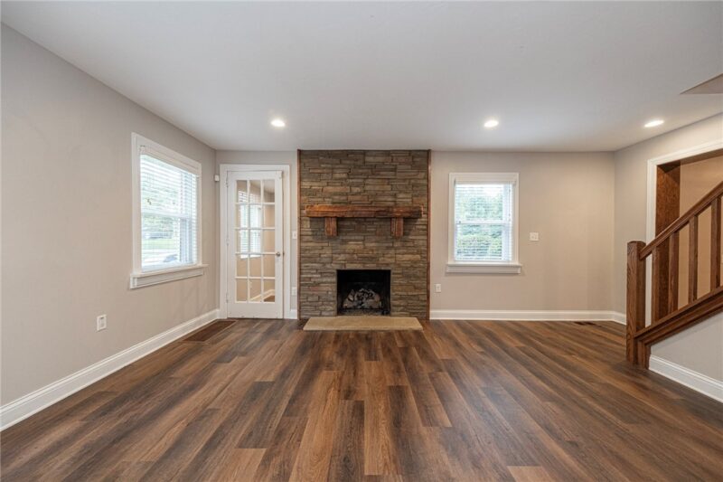 558 Glenrock Drive — photo 2