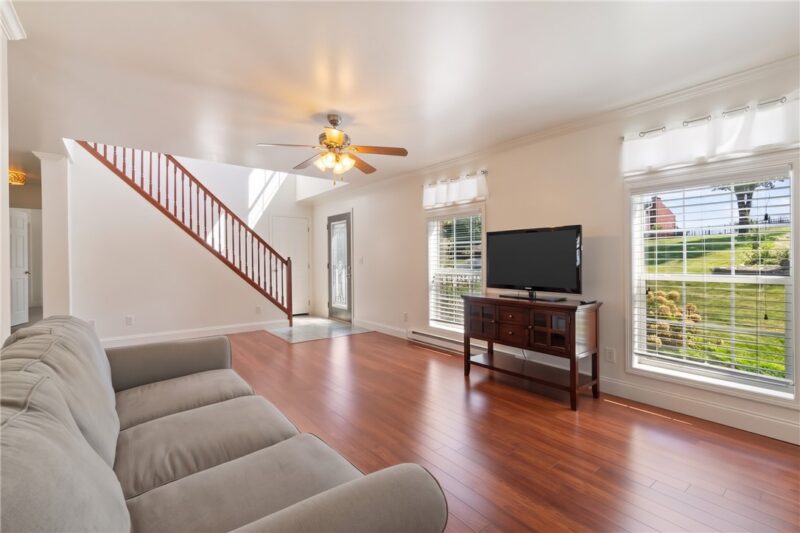 121 Ray Dr — photo 2