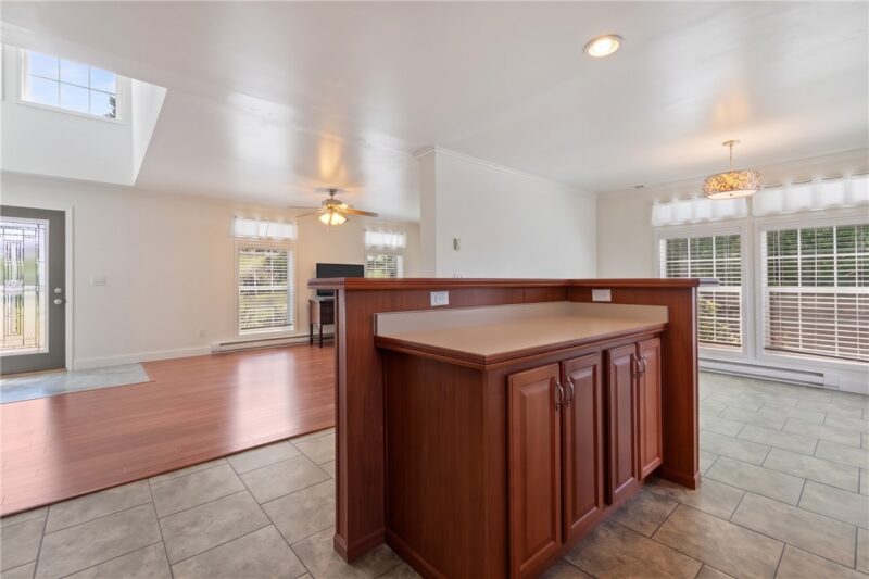 121 Ray Dr — photo 4