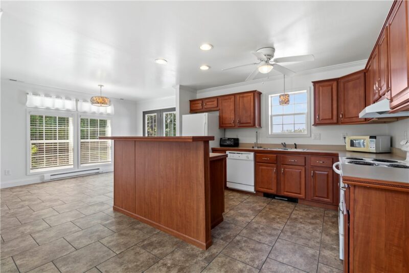 121 Ray Dr — photo 5