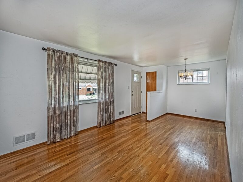 638 Elaine Drive — photo 3