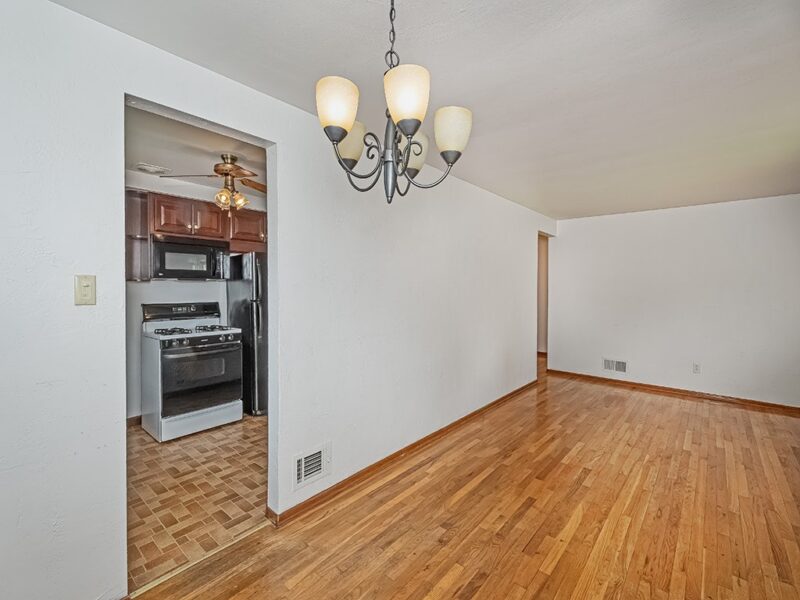 638 Elaine Drive — photo 4
