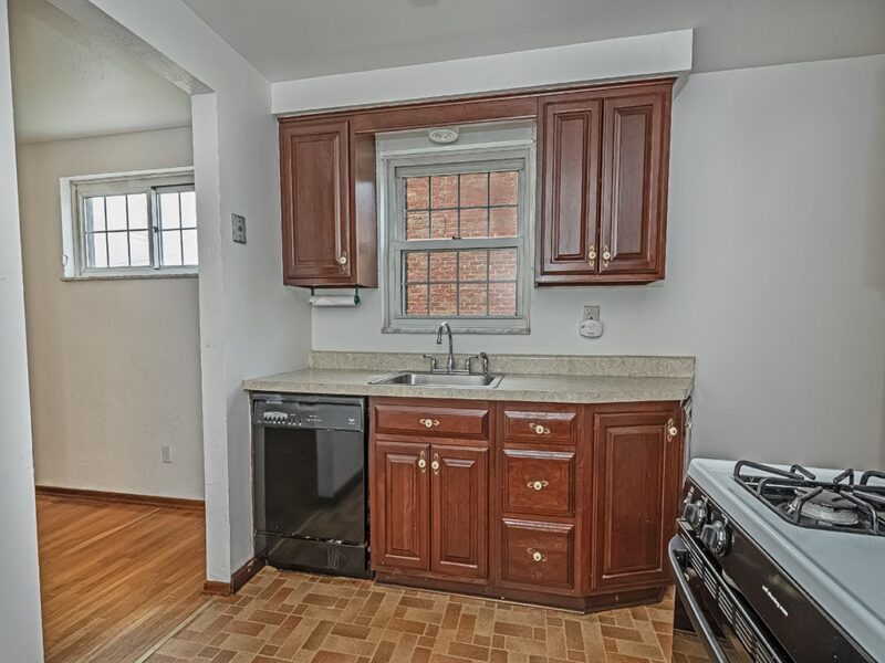 638 Elaine Drive — photo 5