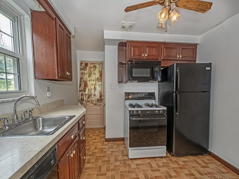 638 Elaine Drive — photo 6