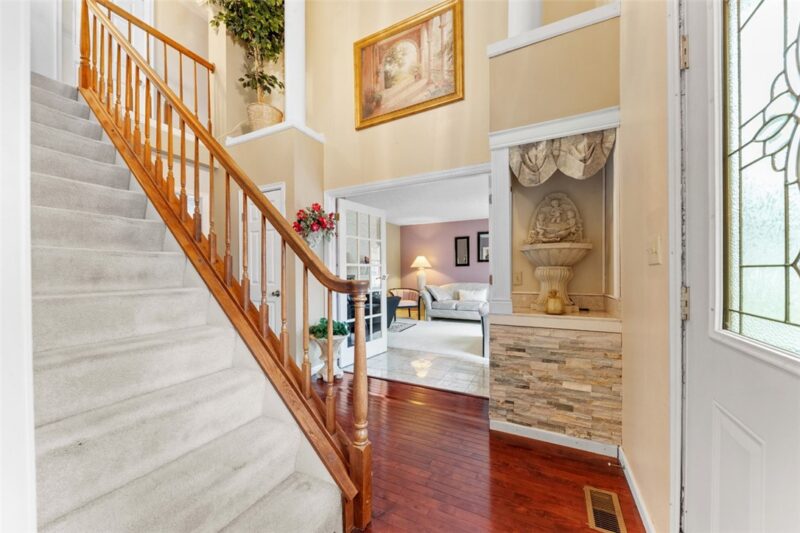 223 Leaside Dr — photo 5