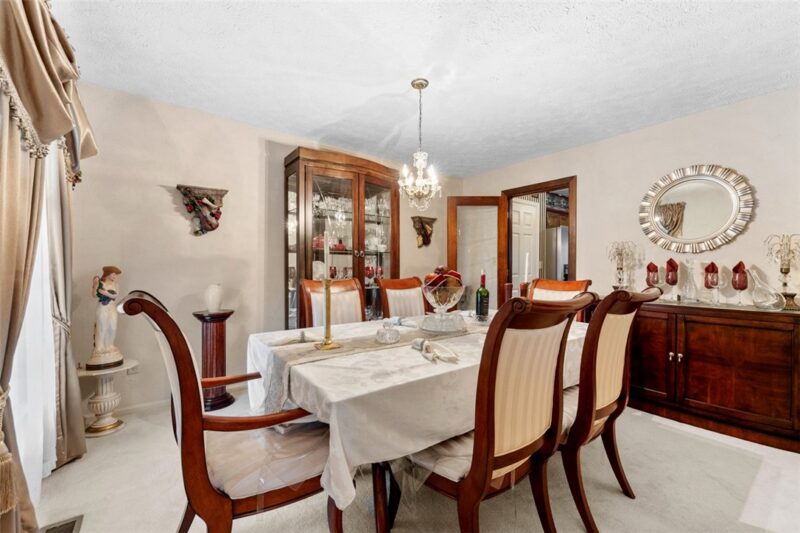 223 Leaside Dr — photo 6