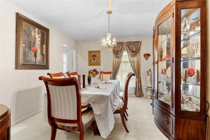223 Leaside Dr — photo 8