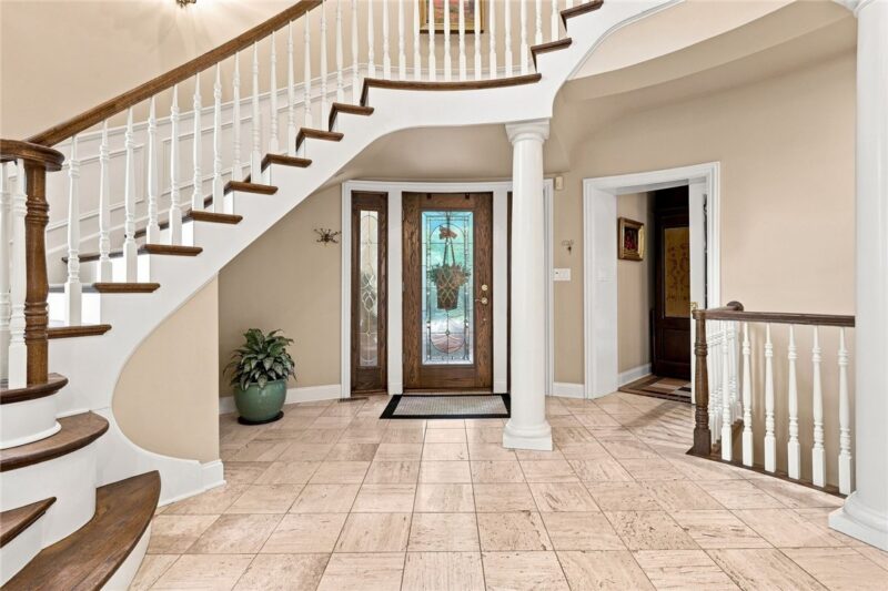 104 Thornbrook Drive — photo 3
