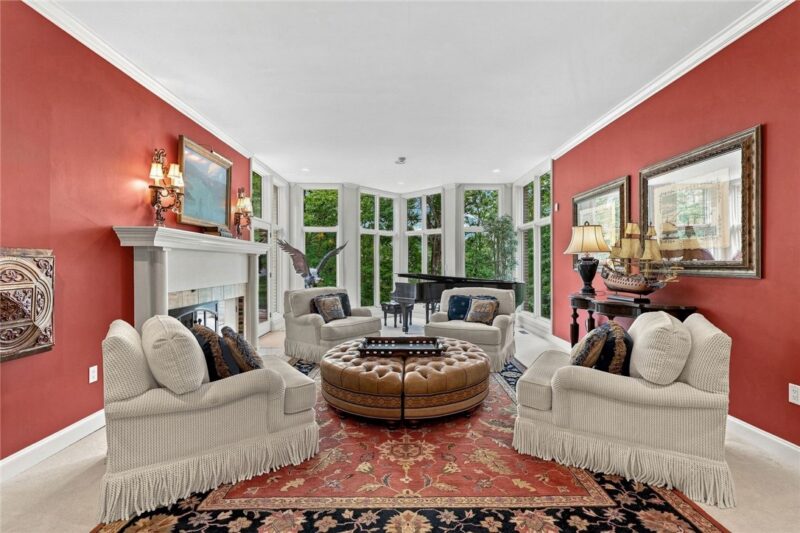 104 Thornbrook Drive — photo 4
