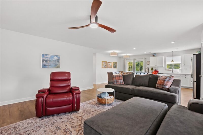 385 Horseshoe Loop — photo 8