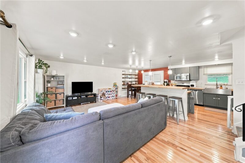 164 Lansdowne Dr — photo 4