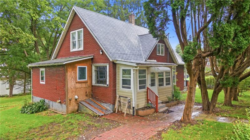 560 Sheridan St — photo 3