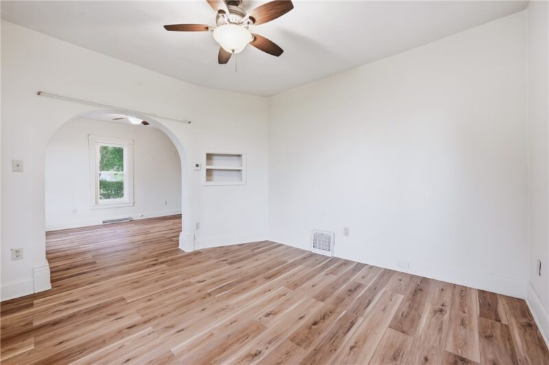 560 Sheridan St — photo 8