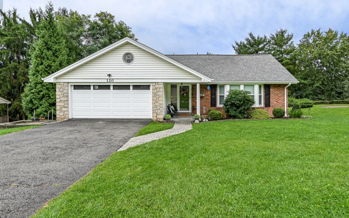 120 Ambleside DRIVE — photo 1