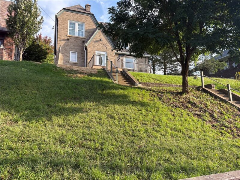 140 Marshall Ave — photo 2