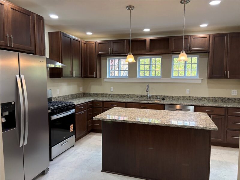 140 Marshall Ave — photo 3