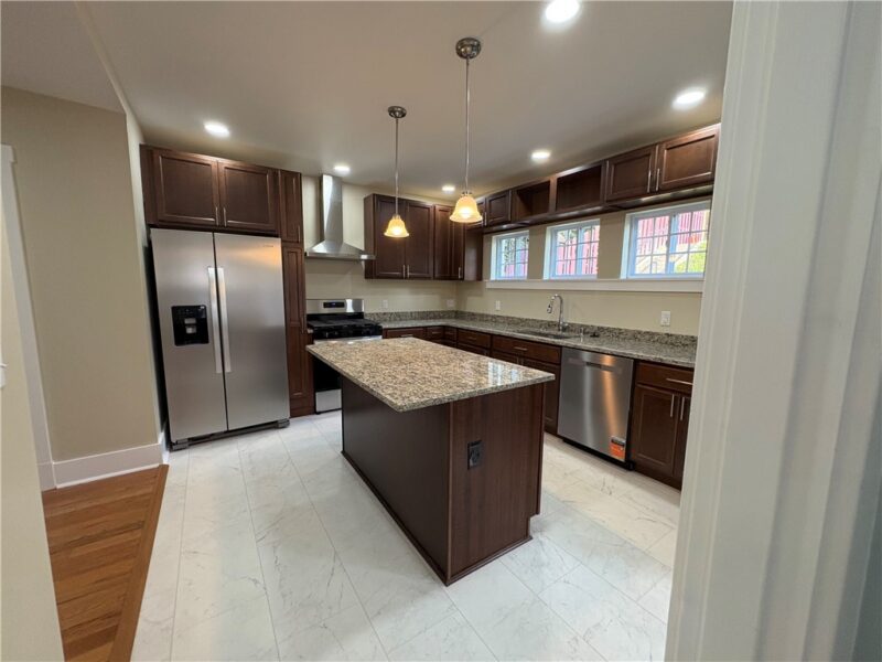 140 Marshall Ave — photo 4