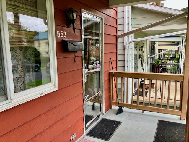 553 Forest Avenue — photo 2