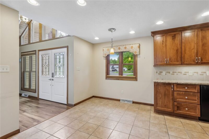 127 Lakeview Street — photo 8