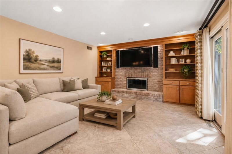 206 Essex Ct. — photo 4