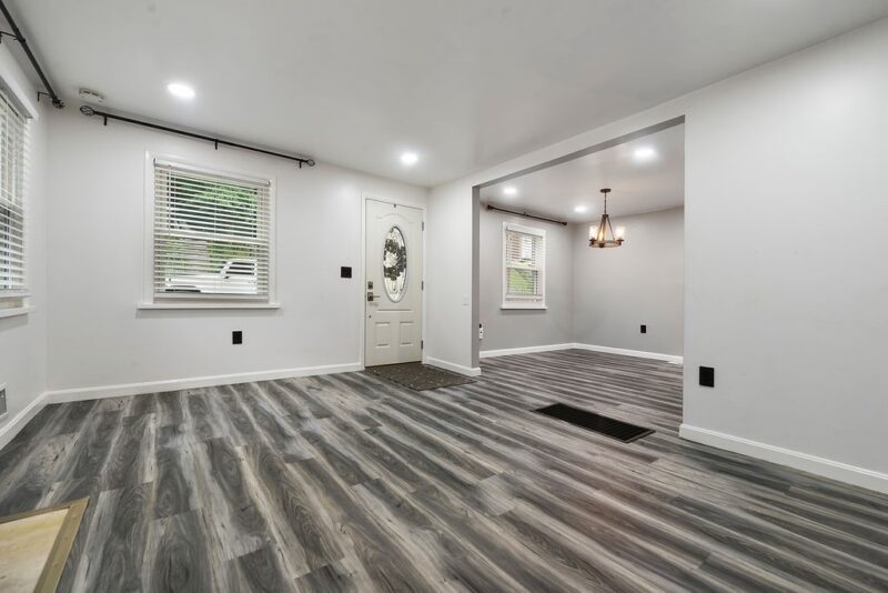 1527 Sylvan Ter — photo 3