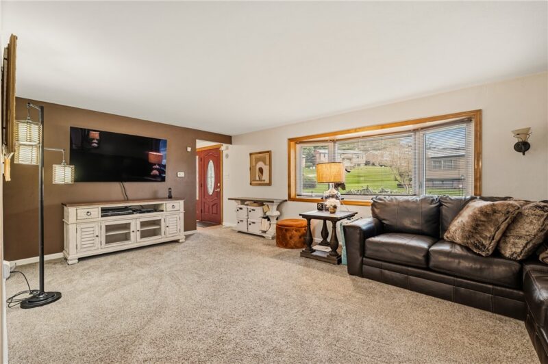7 Cameron Dr — photo 2