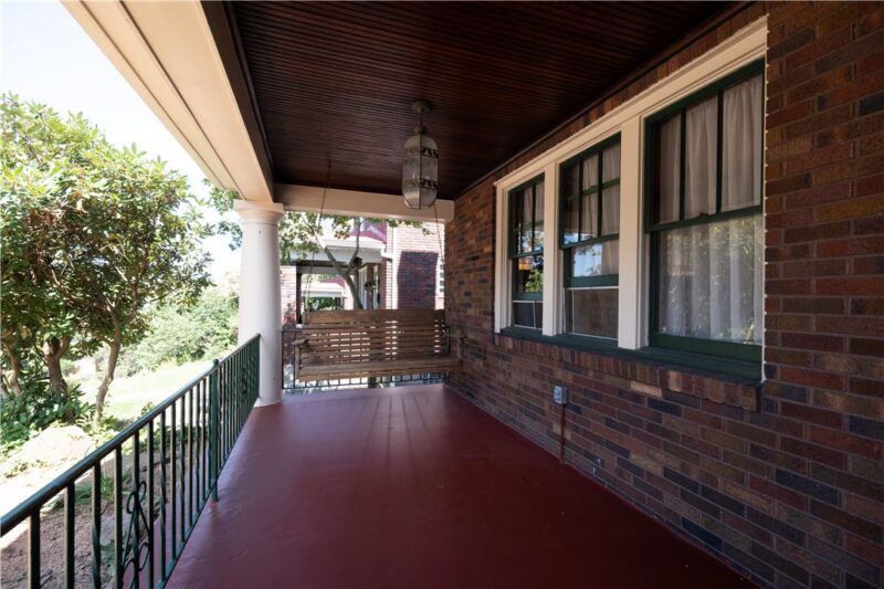 319 Stanford Ave — photo 2