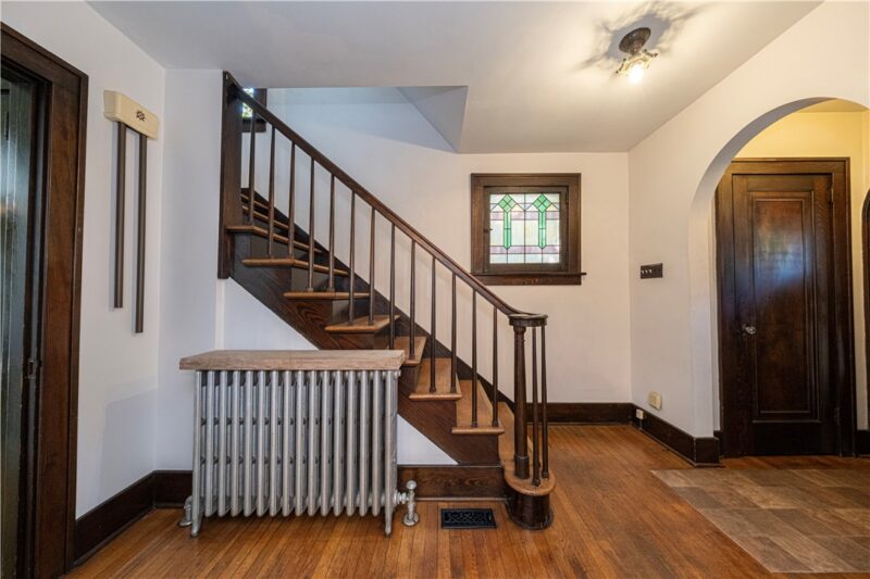 319 Stanford Ave — photo 3