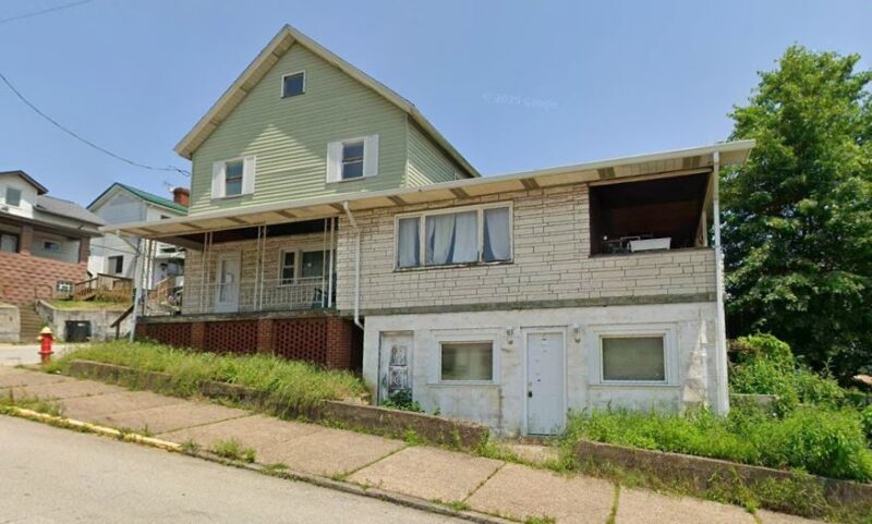 720 Center St — photo 2