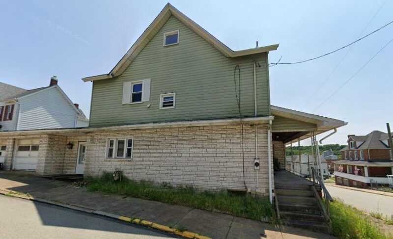 720 Center St — photo 3