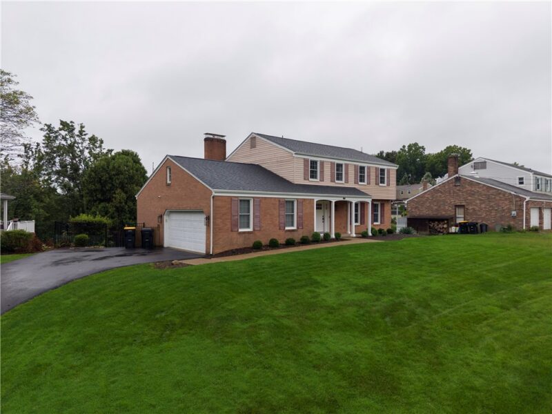 1046 Centergate Drive — photo 2