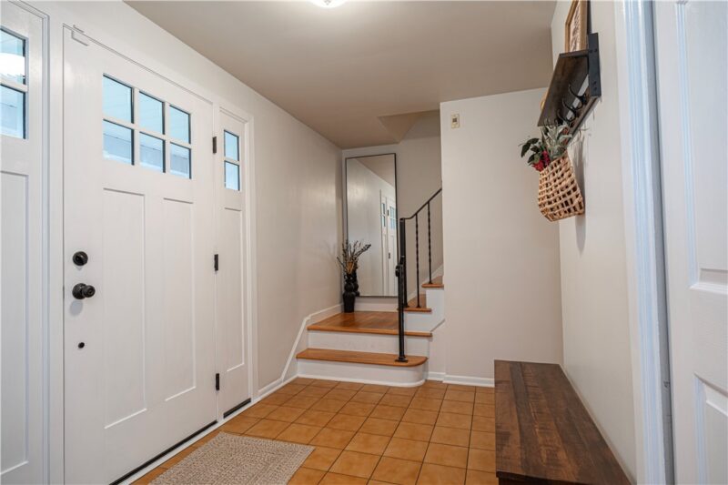 1046 Centergate Drive — photo 4