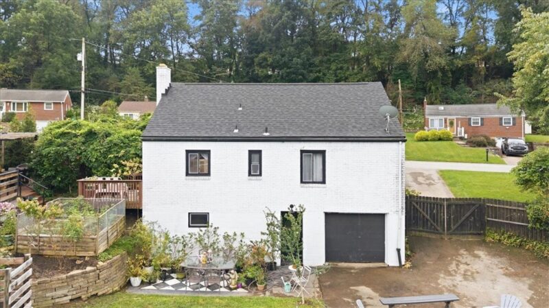 214 Sandy Dr — photo 2