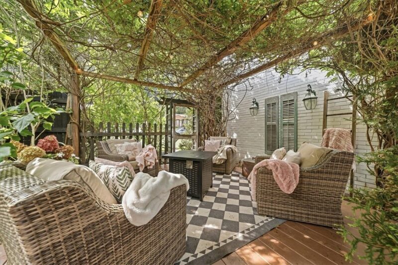 214 Sandy Dr — photo 4