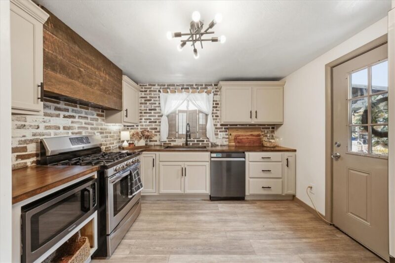 214 Sandy Dr — photo 7