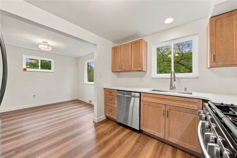 643-645 Homewood Dr — photo 3