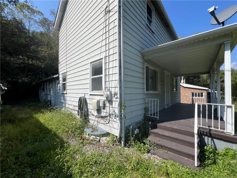 932 Dixon Ave — photo 2