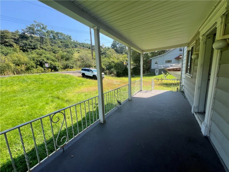 932 Dixon Ave — photo 3