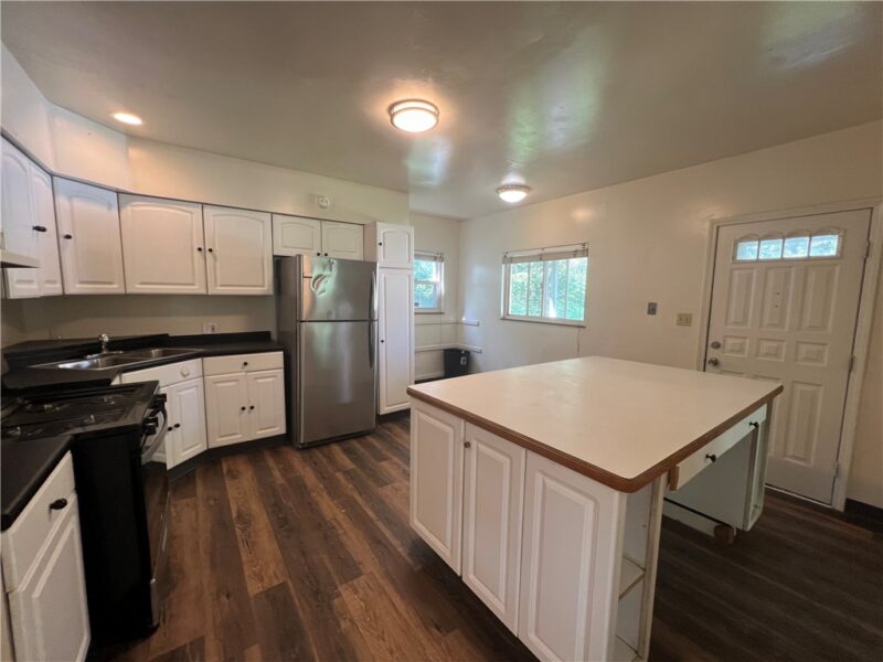 932 Dixon Ave — photo 7