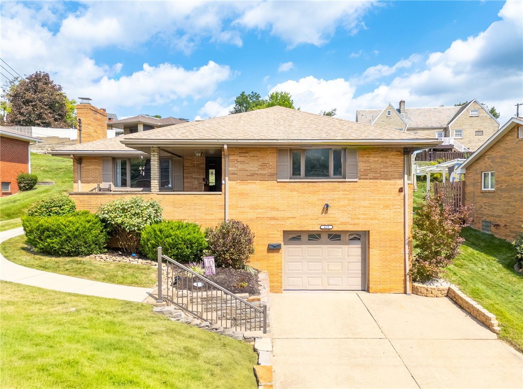 425 Brierly Ln — photo 1