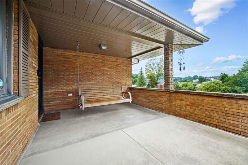 425 Brierly Ln — photo 4