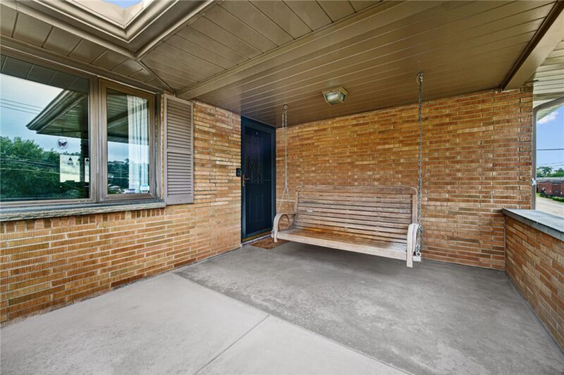 425 Brierly Ln — photo 5
