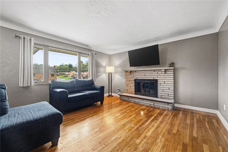 425 Brierly Ln — photo 8