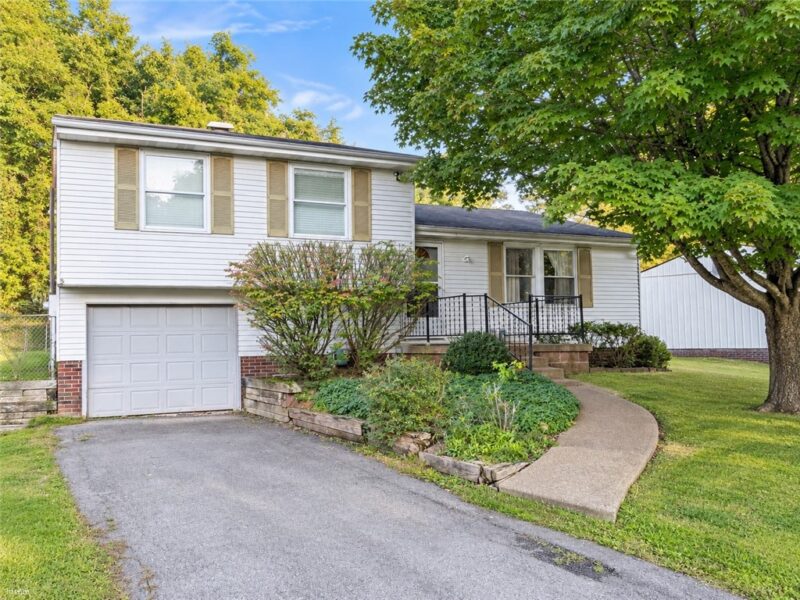 856 Mount Hood Dr — photo 2