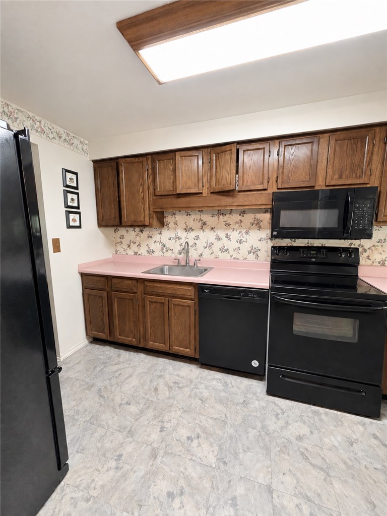 856 Mount Hood Dr — photo 6