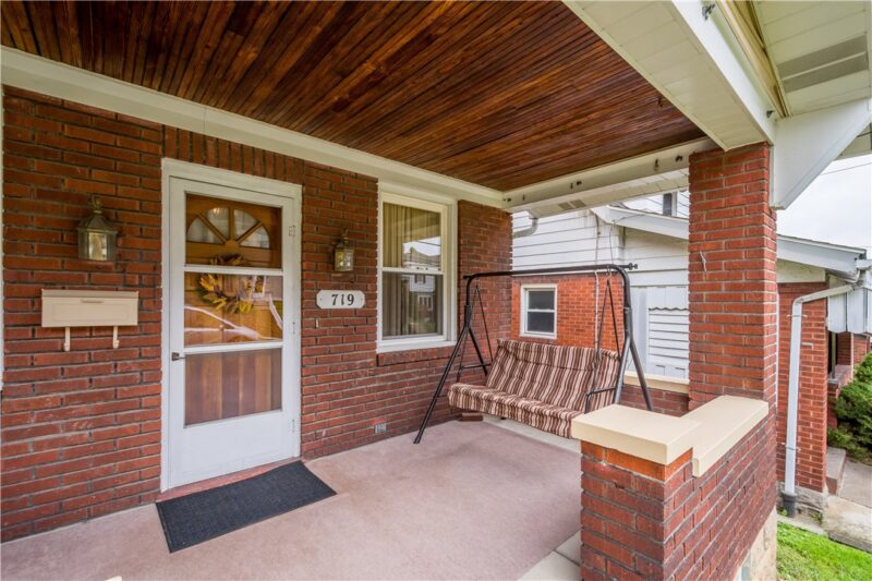 719 Woodbourne Ave — photo 2
