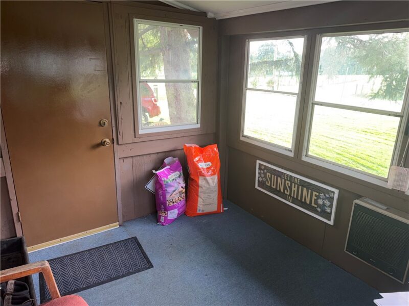 216 Lakeview Cir — photo 2