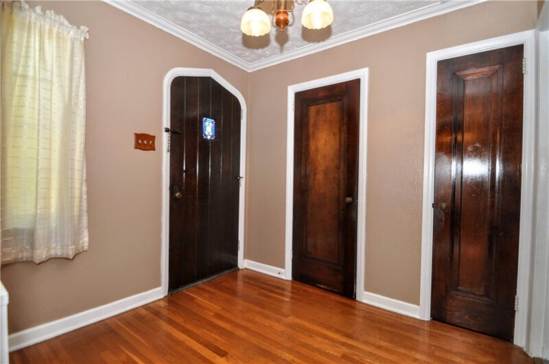 246 Center Ave — photo 2