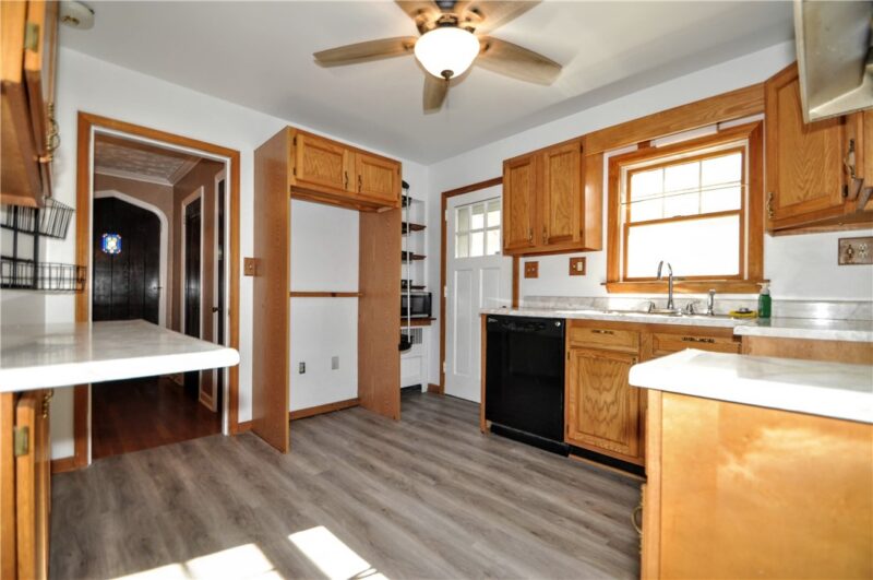 246 Center Ave — photo 3